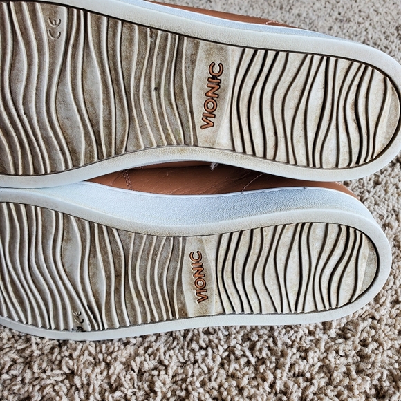 Vionic shoes - Picture 4 of 4